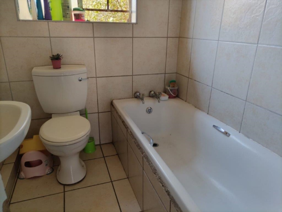 2 Bedroom Property for Sale in Oos Einde North West